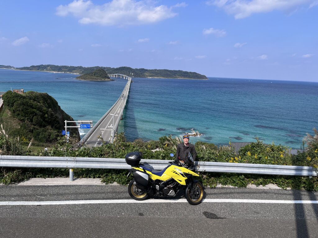 Motorradreisen entlang der japanischen Küste mit Meerblick